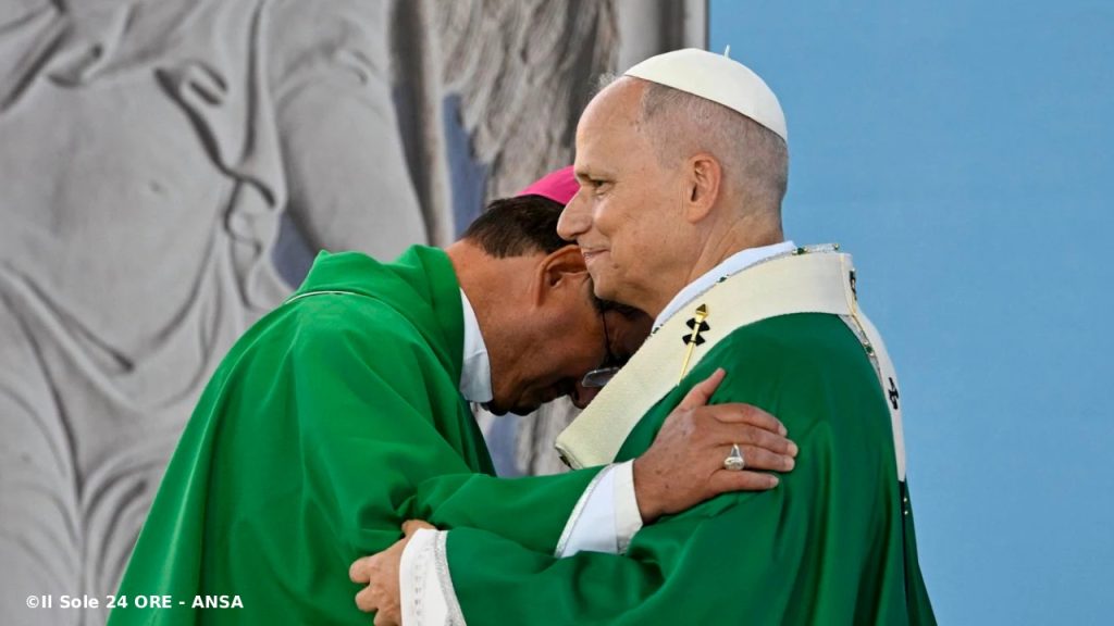 abbraccio-vescovo-anselmi-papa-leone