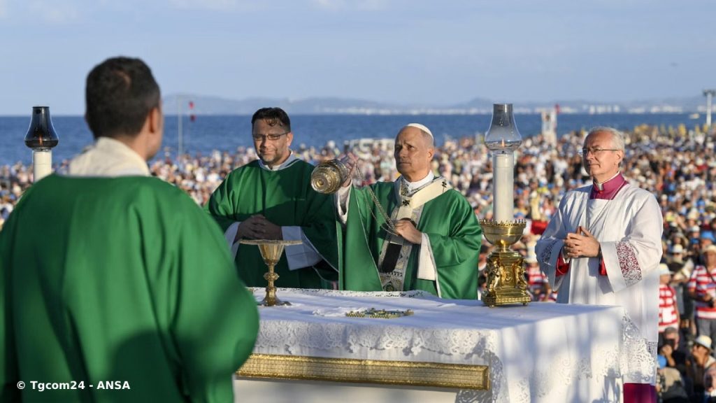 incensazione-altare-papa-leone